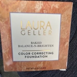 Laura Geller Baked  Balance and Brighten Color Correcting Foundation